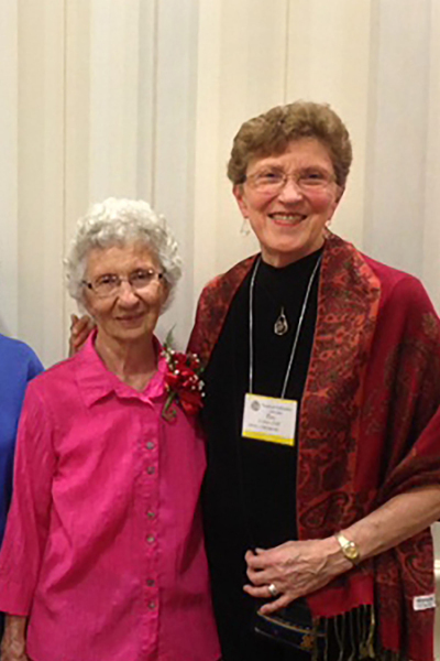 Sisters Donna and Bea Eichten